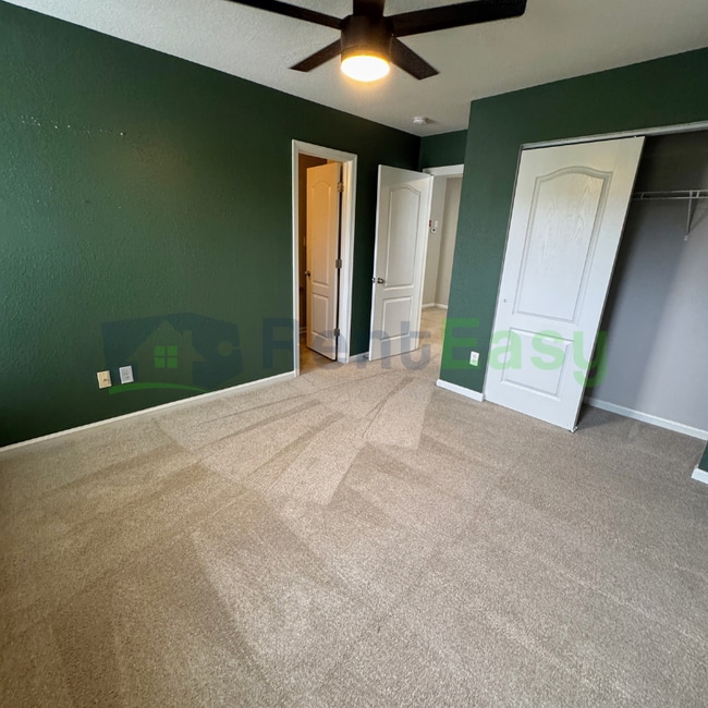 Building Photo - 1005 Silver Charm Cir