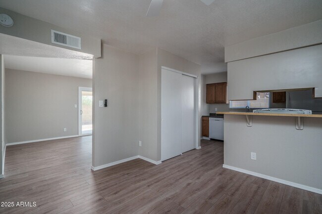Building Photo - 9509 W Pierce St