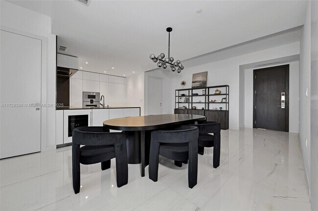 Building Photo - 300 Biscayne Blvd Way