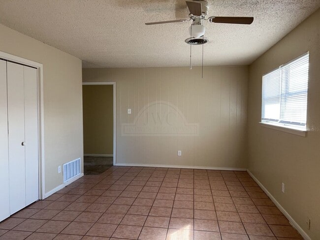 Building Photo - 1202 Kathey Dr