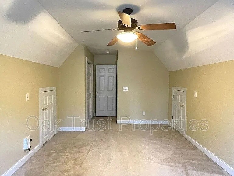 Building Photo - 110 Bay Colony Ct