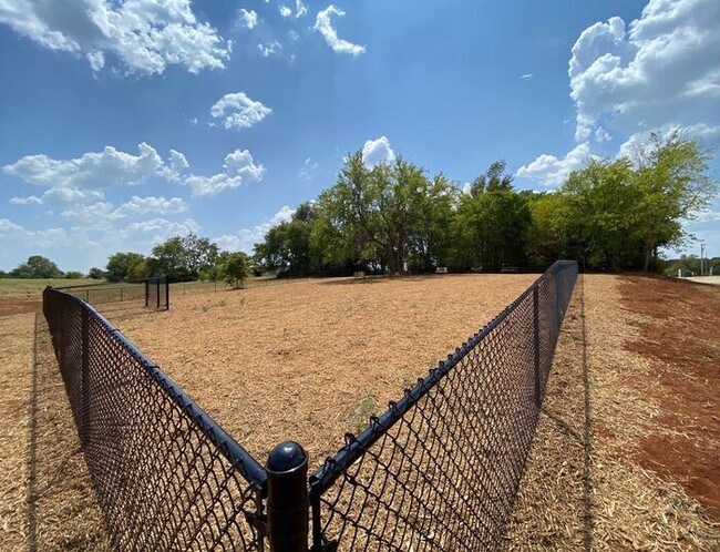 Building Photo - Luxury 3 Bedroom 2.5 Bath Townhome in Bullard, TX!