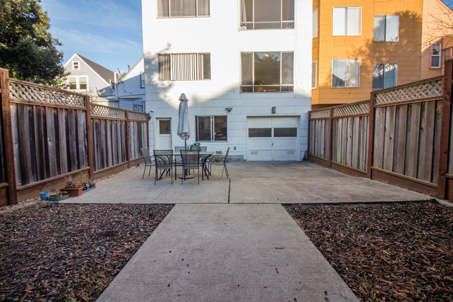Building Photo - 533 8th Ave