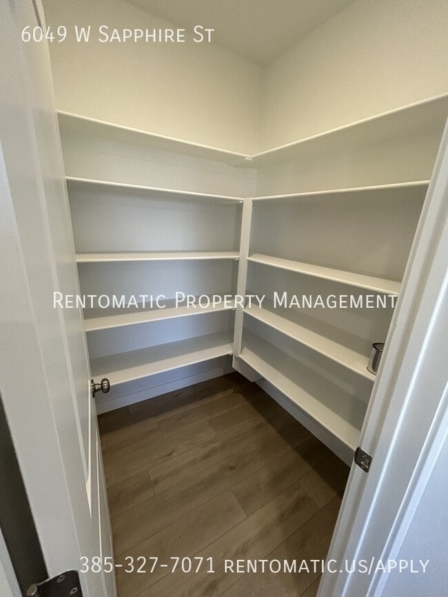 Building Photo - 6049 W Sapphire St