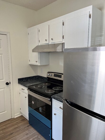 Building Photo - 21032 N Main St