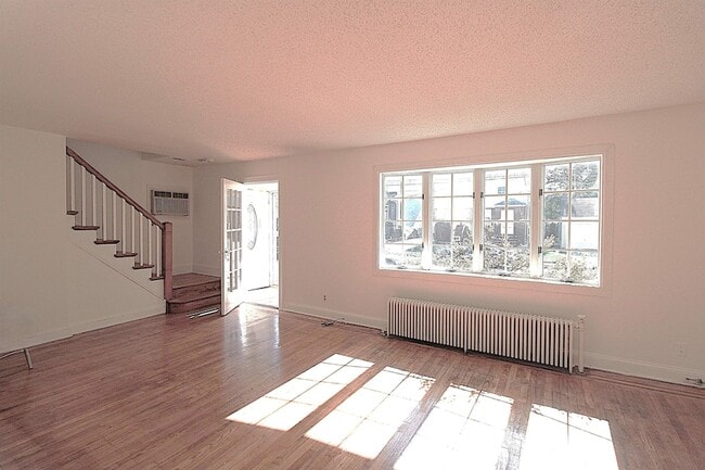 Building Photo - 14 Raydol Ave
