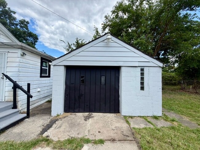 Building Photo - 11334 Sussex St