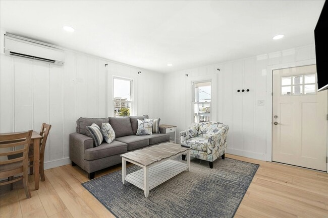 Building Photo - 11 43rd St