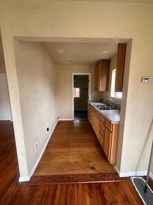 Building Photo - 2 Bedroom, 2 BA house for Rent in National...