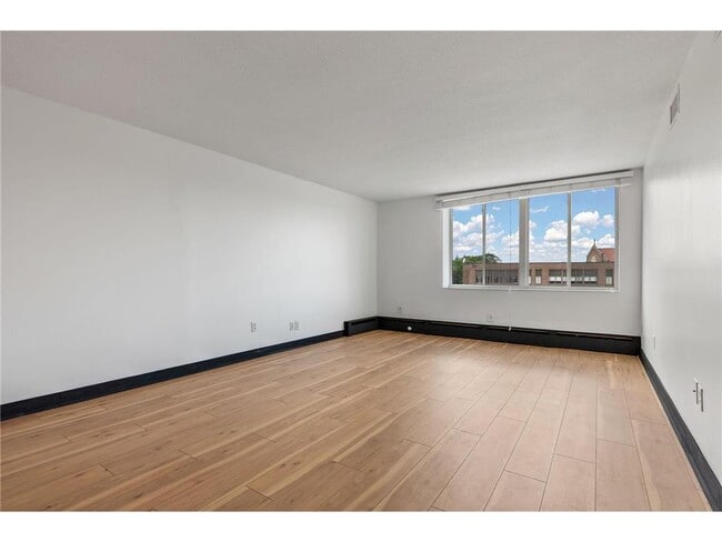 Building Photo - 2800 W 44th St