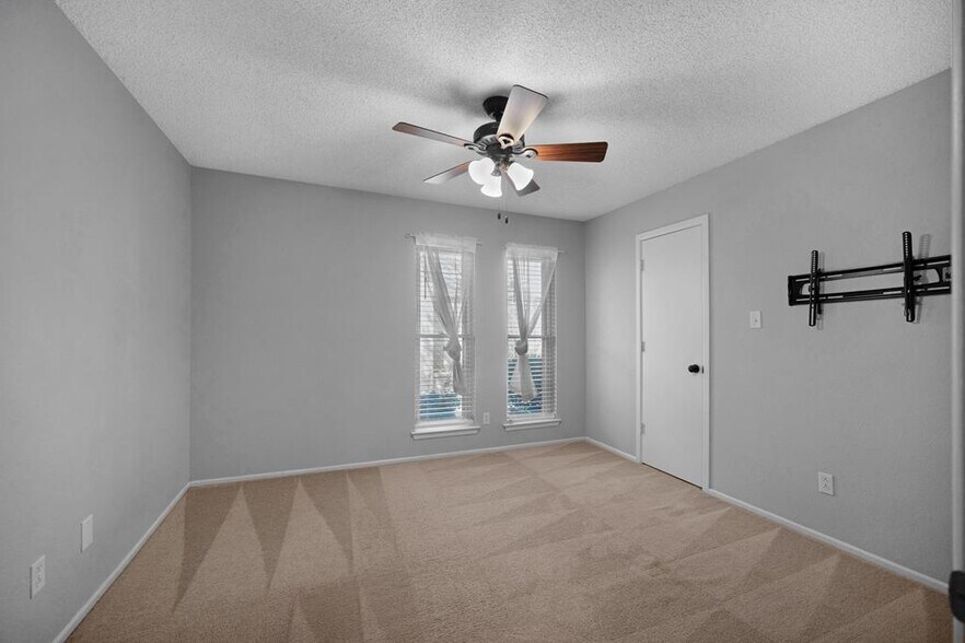 Building Photo - 105 Quail Run