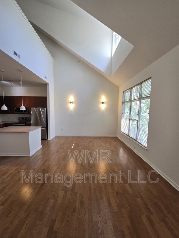 Building Photo - 2125 Southend Dr