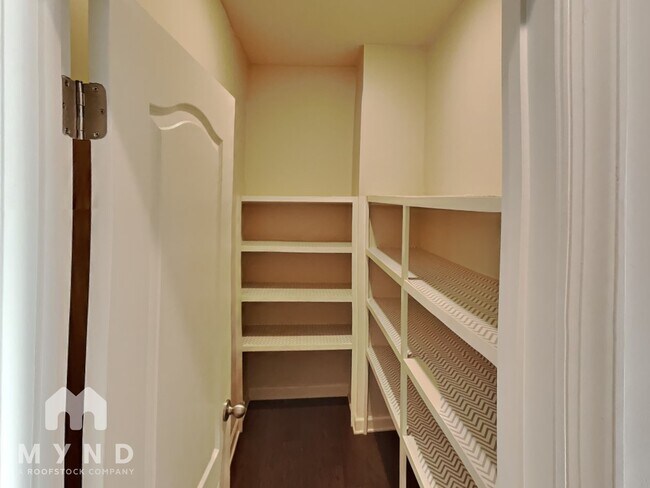 Building Photo - 1019 Willowcroft Dr