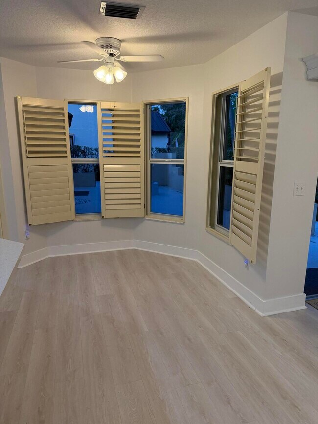 Building Photo - 1343 Lake Breeze Dr