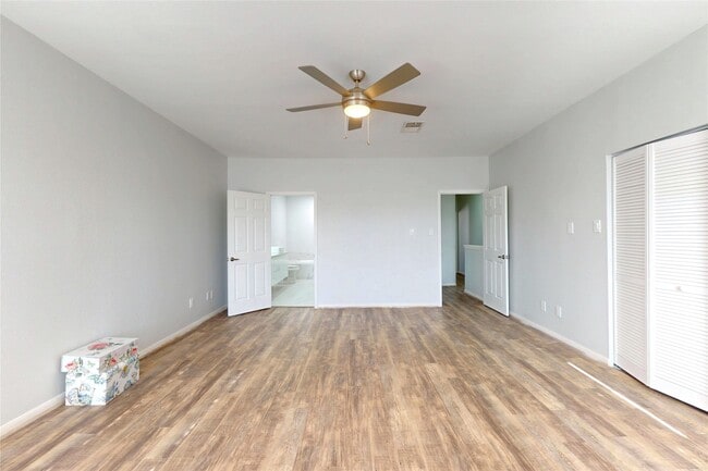 Building Photo - 3026 Holly Hall St