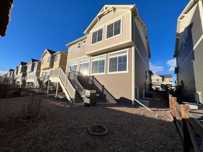 Building Photo - 4 Bed 4 Bath Home in Banning Lewis Ranch