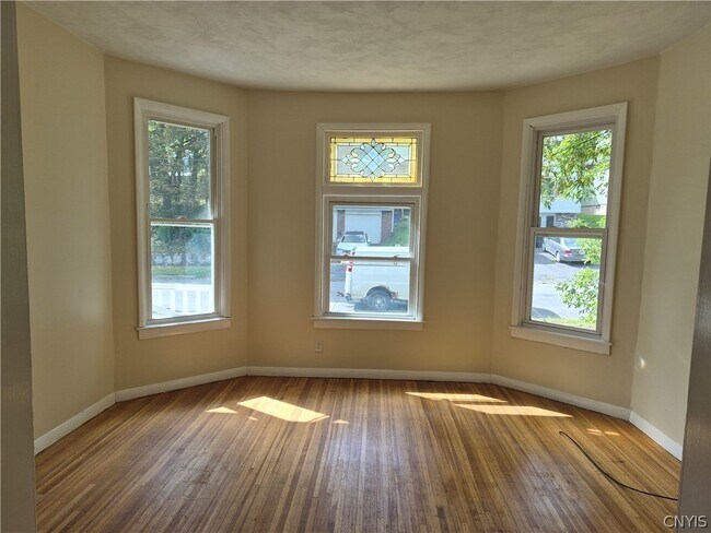 Building Photo - 406 Laforte Ave