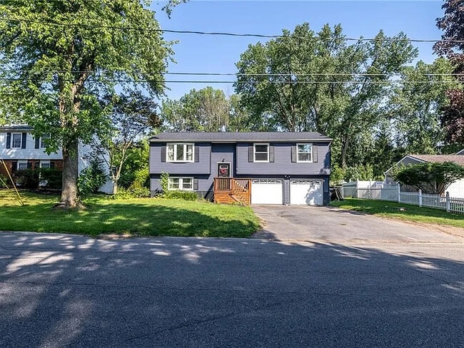 Building Photo - 9 Tree Line Dr
