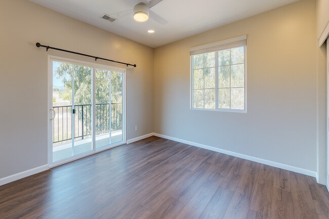 Building Photo - 7 Bed 3 Bath House on Tipton- Great for Big Groups!!