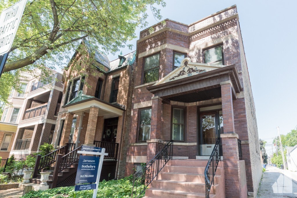 Building Photo - 3710 N Damen Ave