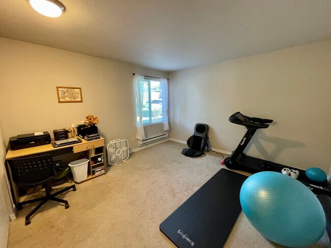 Building Photo - $500 Move In Special!!!!