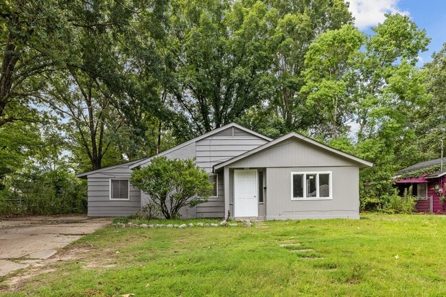 Building Photo - Charming 4 Bedroom, 2 Bathroom house
