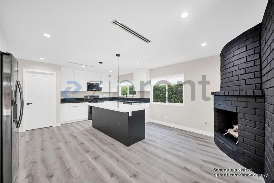 Building Photo - 22655 Strathern St