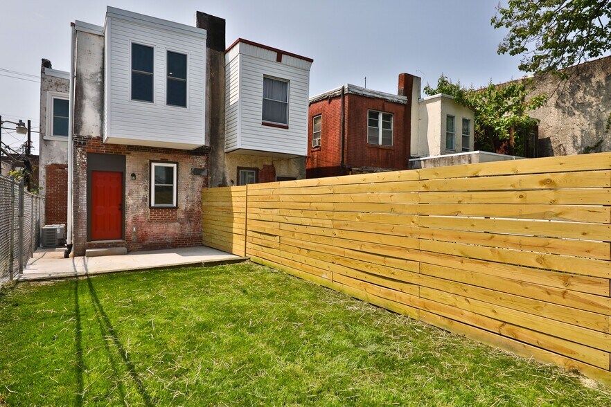 Building Photo - 2911 W Clearfield St