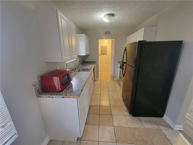 Building Photo - 1085 Mainstreet Valley Dr