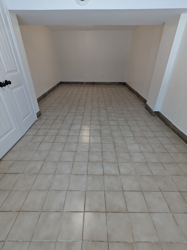Building Photo - 3321 Mimosa Dr