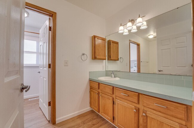 Building Photo - Beautiful 4 bed, 3.5 bath Home in Fort Collins Dakota Ridge Neighborhood