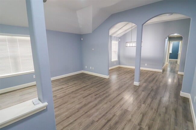 Building Photo - 1023 Aster Rd