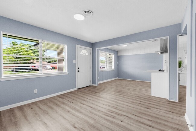 Building Photo - 2119 Linden Creek Ln
