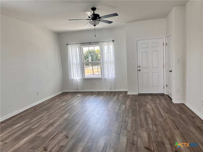 Building Photo - 124 Rollingwood Dr