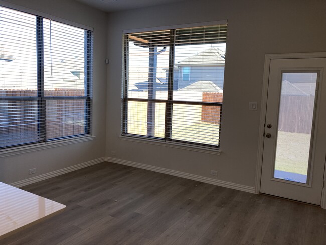 Building Photo - 3908 Chesapeake Ln