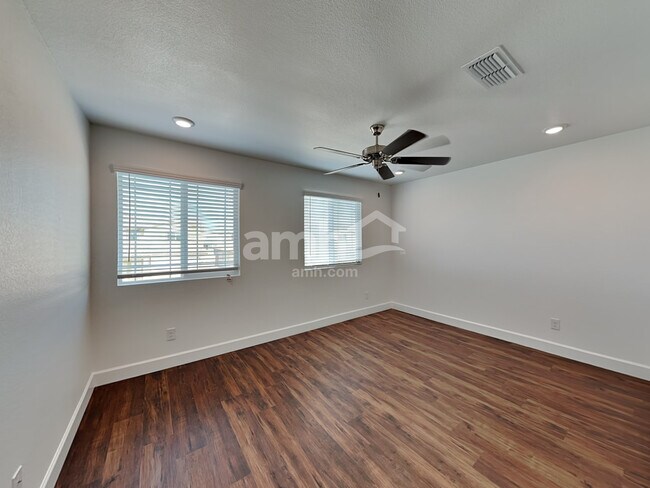 Building Photo - 6622 S 42nd Ln