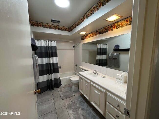 Building Photo - 6851 E Golden Hills Way