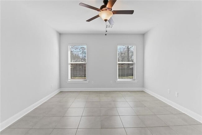 Building Photo - 553 Claiborne Trails Dr