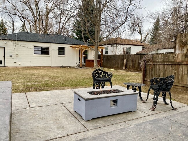 Building Photo - 2 bedroom in Longmont