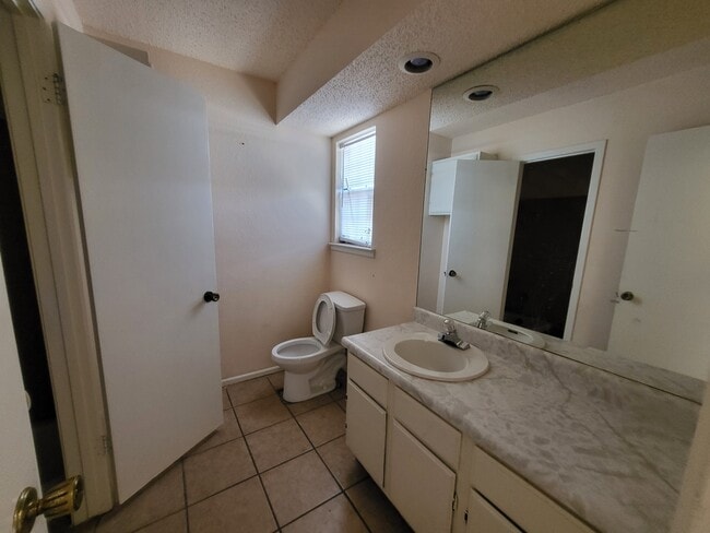 Building Photo - 4233 Siesta Ln