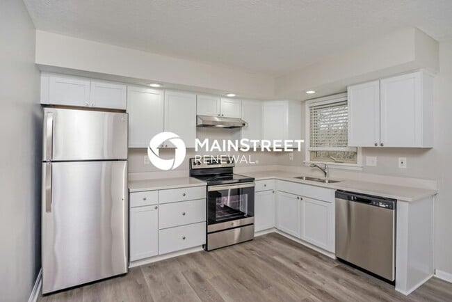Building Photo - 3 Bedroom Pet-Friendly Home in LOUISVILLE, KY with Main Street Renewal