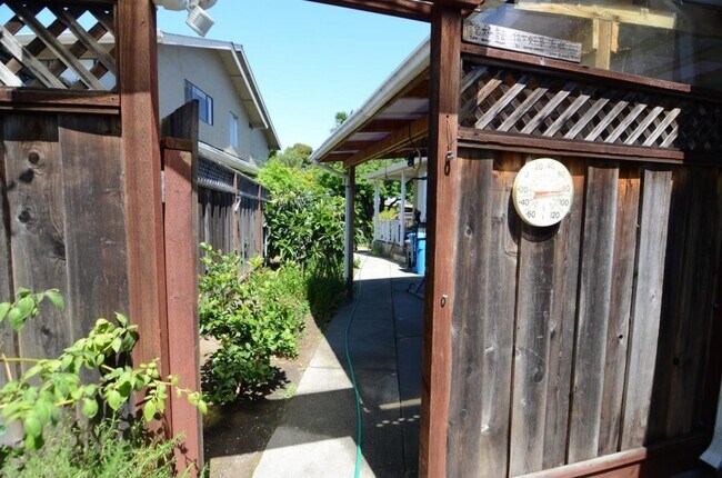 Building Photo - 126 22nd Ave