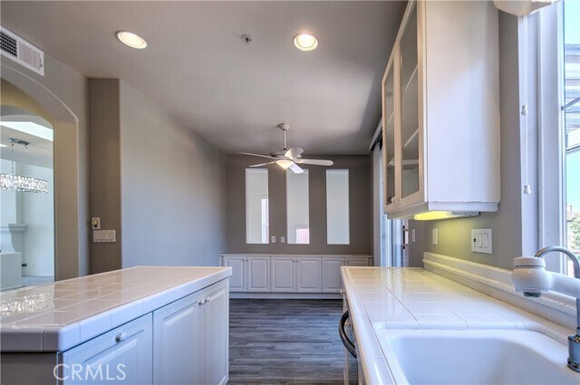 Building Photo - 15 Riva Dr