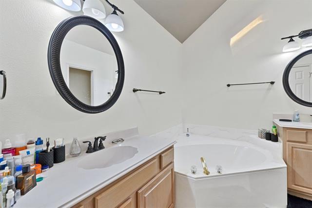 Building Photo - 18 Equestrian Ct