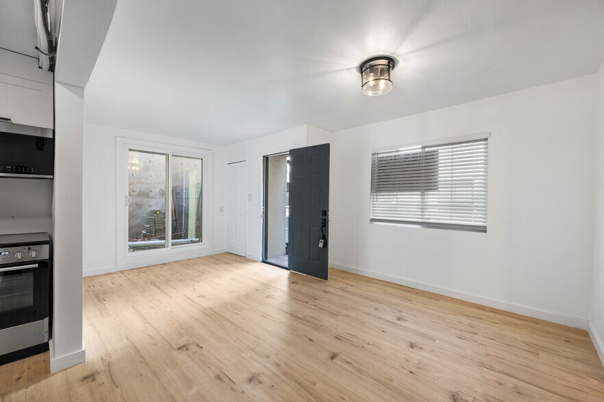 Building Photo - 1303 N Beverly Glen Blvd