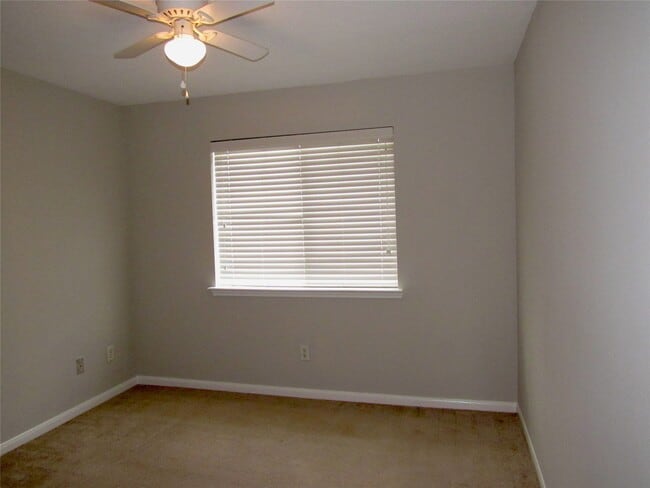 Building Photo - 3231 Stoneydale Ln