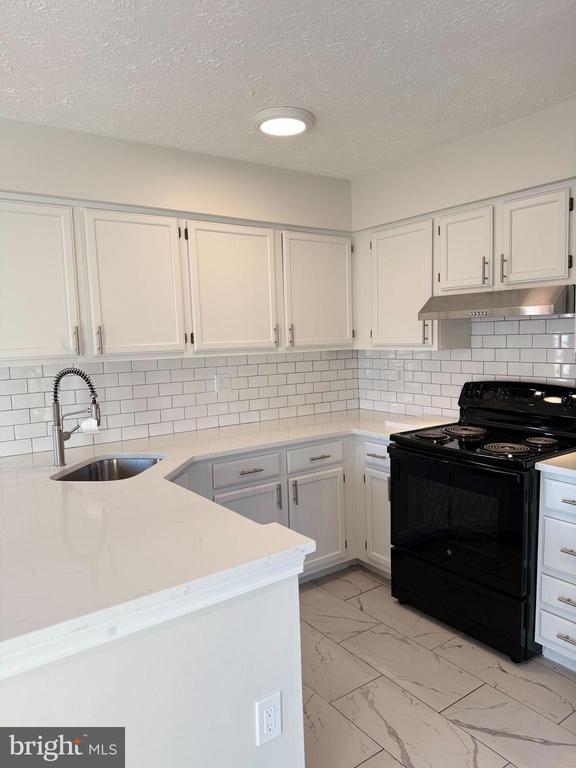 Building Photo - 2401 W Rosecroft Village Cir