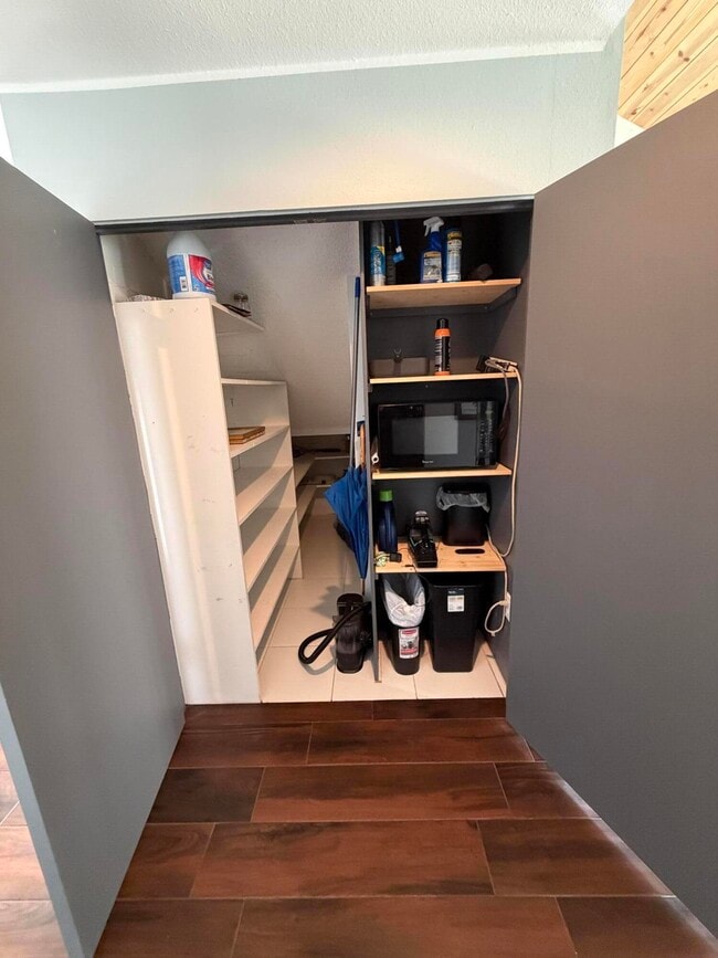 Building Photo - 462 Sunningdale Dr