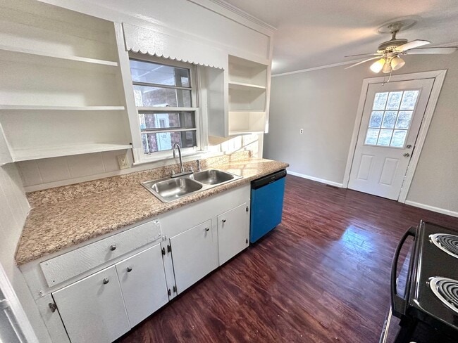 Building Photo - 3 Bedrooms, 1 Bathroom - House in West Rome!