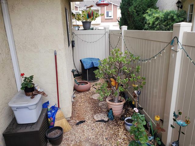 Building Photo - 10180 Palm Glen Dr